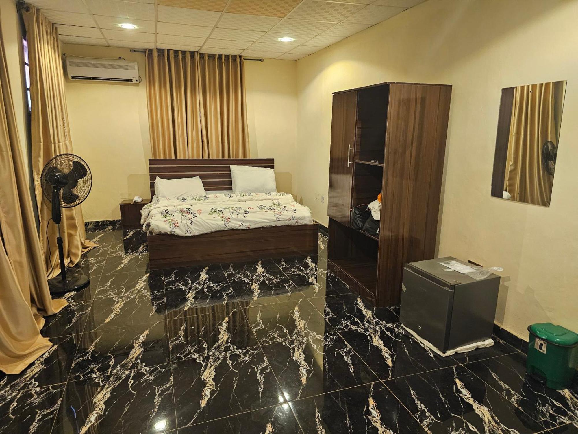Bmh Hotel & Suites Ібадан Екстер'єр фото